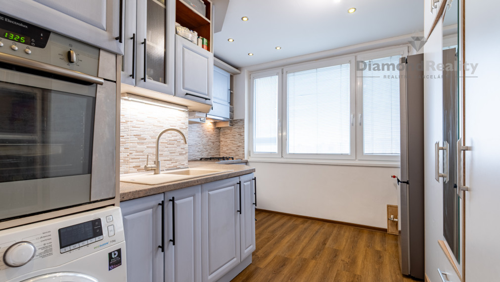 NA PREDAJ KRÁSNY 3 IZBOVÝ BYT S VÝHĽADOM NA MESTO | 64m2 + LOGGIA | POVSTANIA ČESKÉHO ĽUDU - DARGOVSKÝCH HRDINOV