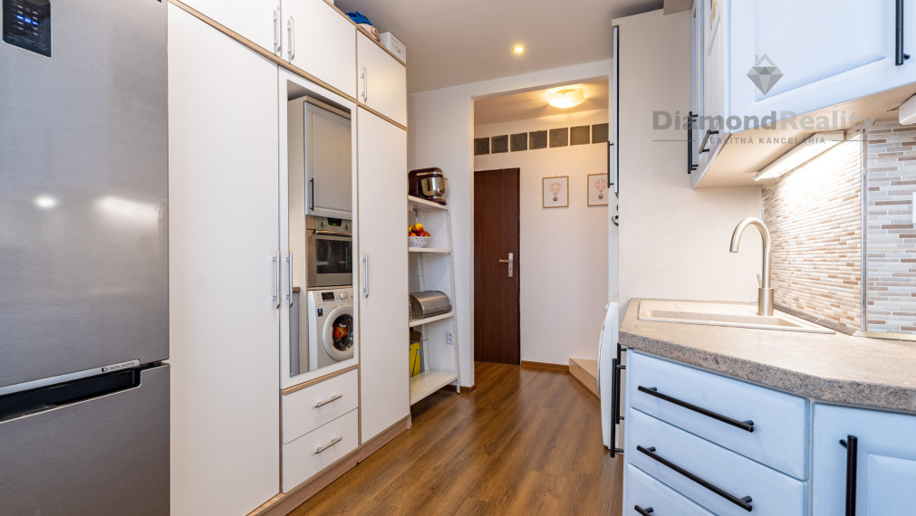 NA PREDAJ KRÁSNY 3 IZBOVÝ BYT S VÝHĽADOM NA MESTO | 64m2 + LOGGIA | POVSTANIA ČESKÉHO ĽUDU - DARGOVSKÝCH HRDINOV