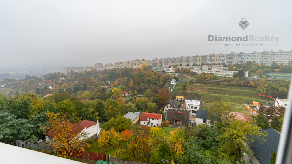 NA PREDAJ KRÁSNY 3 IZBOVÝ BYT S VÝHĽADOM NA MESTO | 64m2 + LOGGIA | POVSTANIA ČESKÉHO ĽUDU - DARGOVSKÝCH HRDINOV