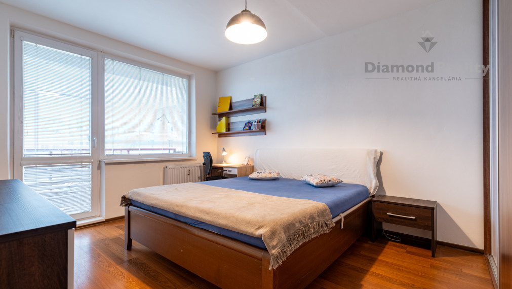 NA PREDAJ KRÁSNY 3 IZBOVÝ BYT S VÝHĽADOM NA MESTO | 64m2 + LOGGIA | POVSTANIA ČESKÉHO ĽUDU - DARGOVSKÝCH HRDINOV