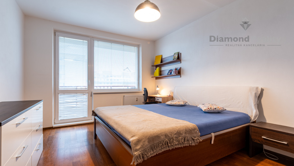 NA PREDAJ KRÁSNY 3 IZBOVÝ BYT S VÝHĽADOM NA MESTO | 64m2 + LOGGIA | POVSTANIA ČESKÉHO ĽUDU - DARGOVSKÝCH HRDINOV