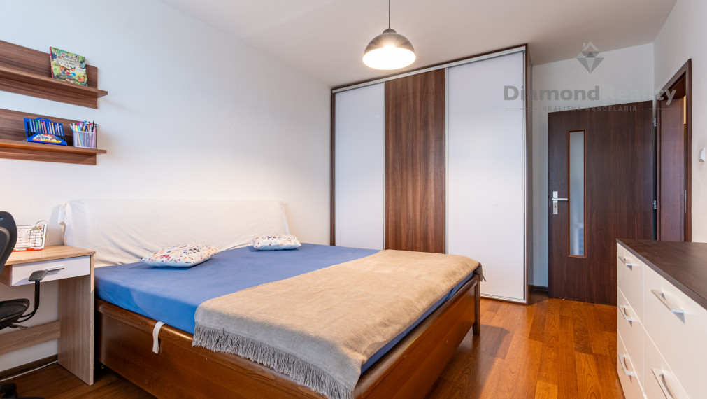 NA PREDAJ KRÁSNY 3 IZBOVÝ BYT S VÝHĽADOM NA MESTO | 64m2 + LOGGIA | POVSTANIA ČESKÉHO ĽUDU - DARGOVSKÝCH HRDINOV