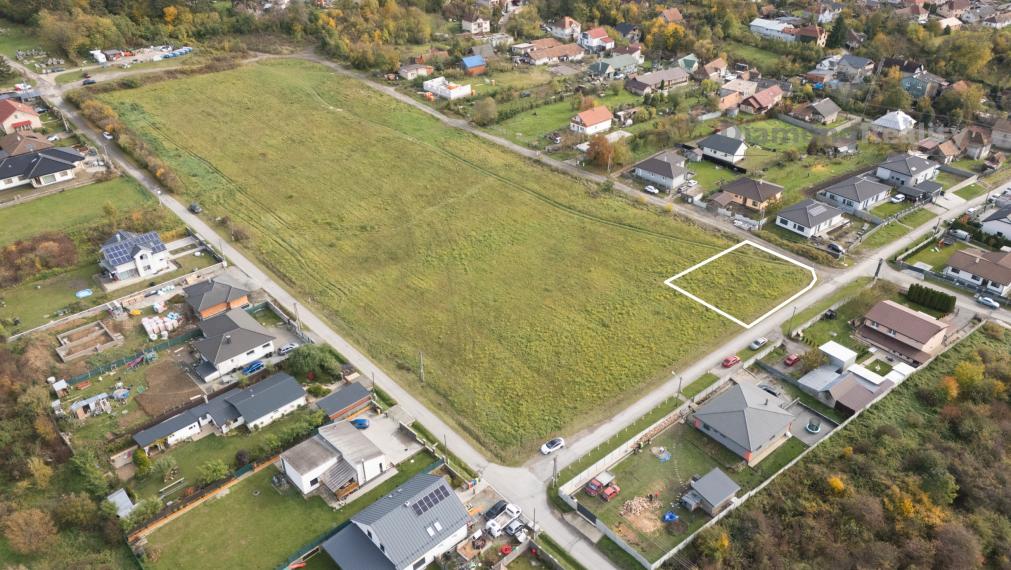 NA PREDAJ STAVEBNÝ POZEMOK V OBCI ĎURKOV