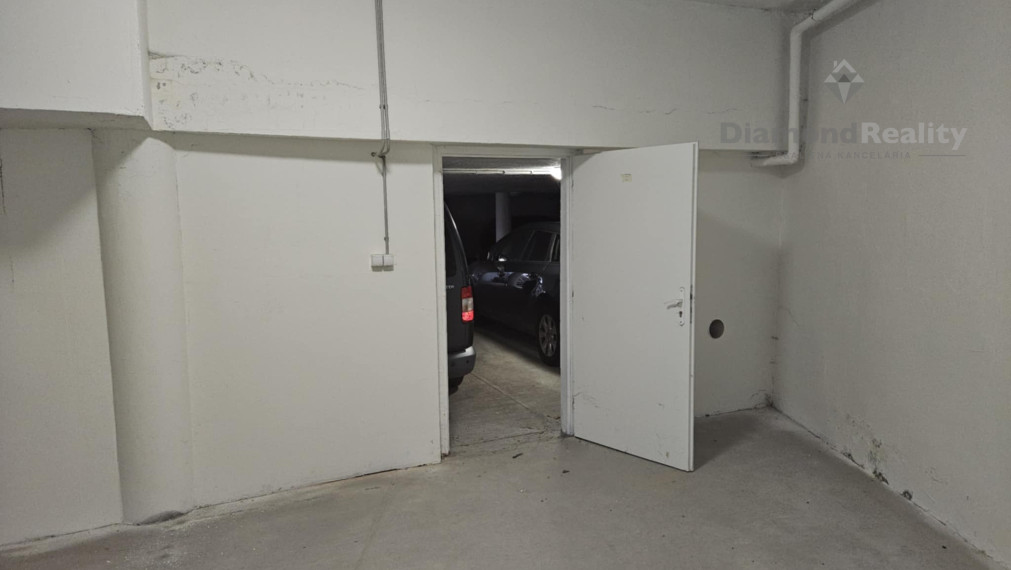 Na prenájom sklad na Levočskej ul. v Prešove bonus parkovanie pre jedno auto v podzemnej garáži zdarma.