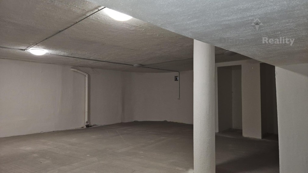 Na prenájom sklad na Levočskej ul. v Prešove bonus parkovanie pre jedno auto v podzemnej garáži zdarma.