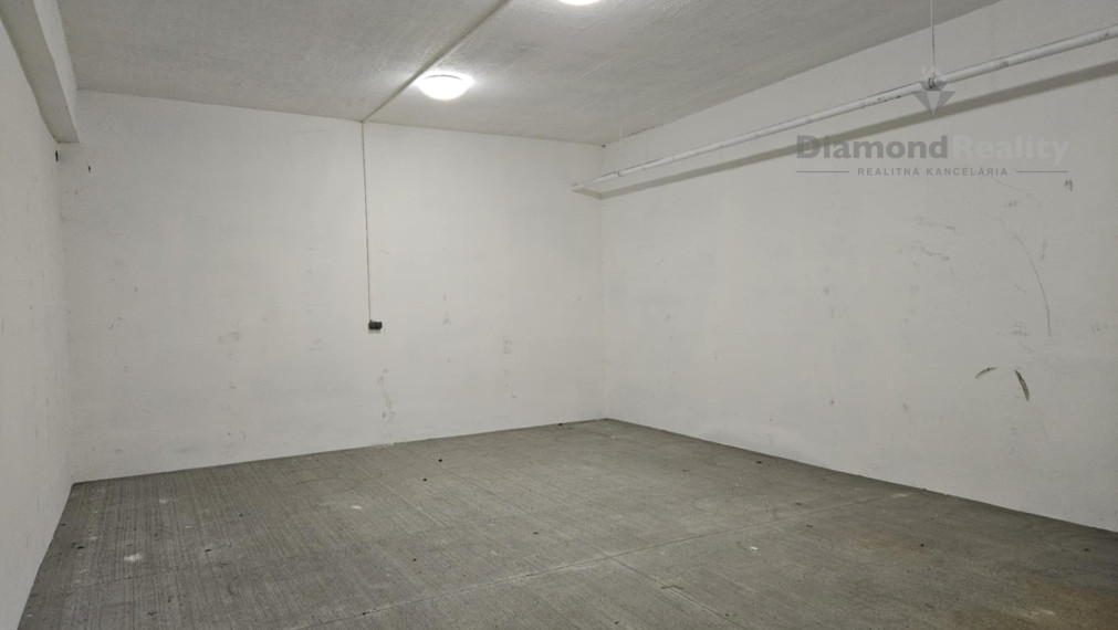 Na prenájom sklad na Levočskej ul. v Prešove bonus parkovanie pre jedno auto v podzemnej garáži zdarma.