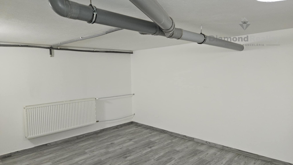 Na prenájom sklad na Levočskej ul. v Prešove bonus parkovanie pre jedno auto v podzemnej garáži zdarma.