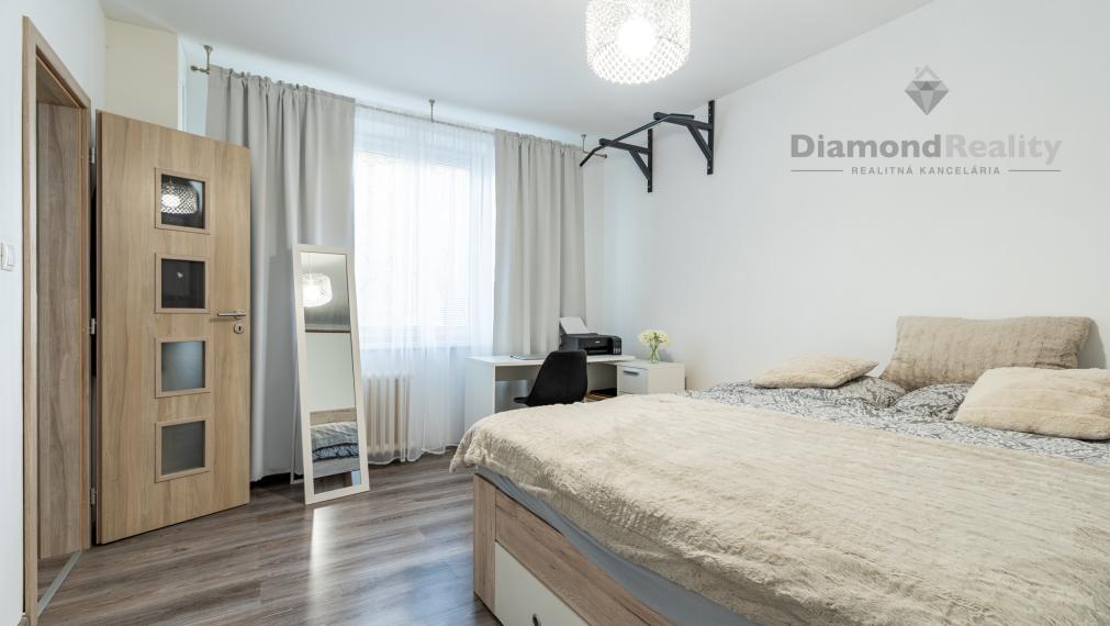 NA PREDAJ 2 IZBOVÝ BYT PO KOMPLETNEJ REKONŠTRUKCIÍ