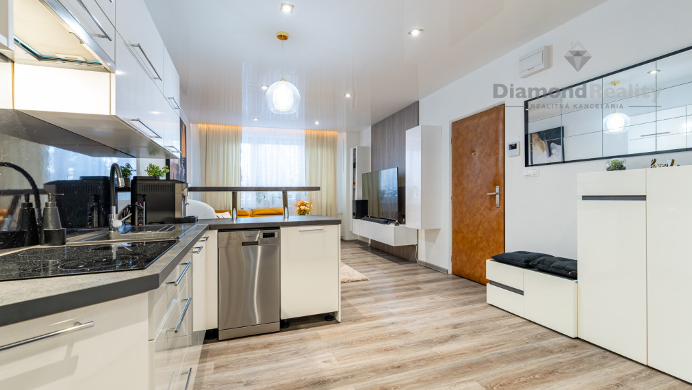 NA PREDAJ 2 IZBOVÝ BYT PO KOMPLETNEJ REKONŠTRUKCIÍ