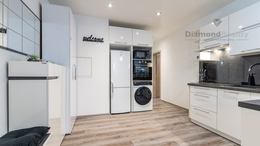 NA PREDAJ 2 IZBOVÝ BYT PO KOMPLETNEJ REKONŠTRUKCIÍ