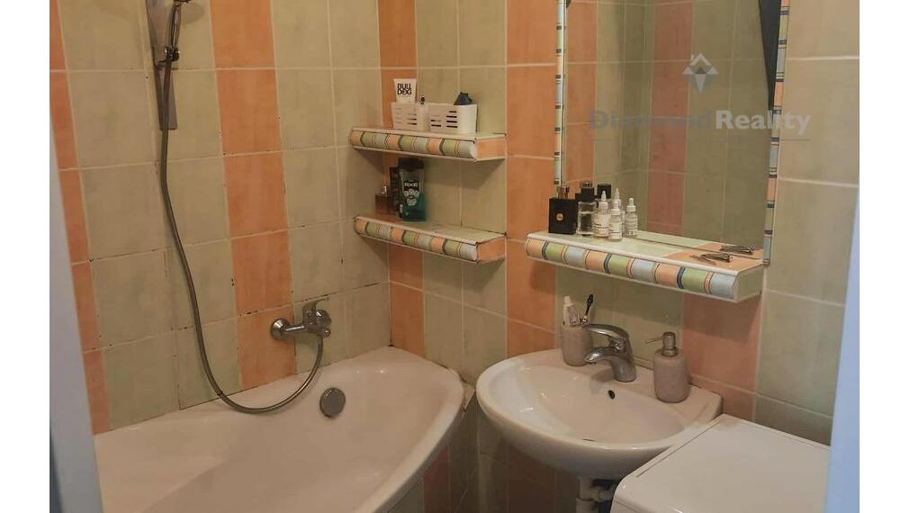 NA PREDAJ VEĽKÝ ZREKONŠTRUOVANÝ 2 IZBOVÝ BYT | 58m2 + LOGGIA