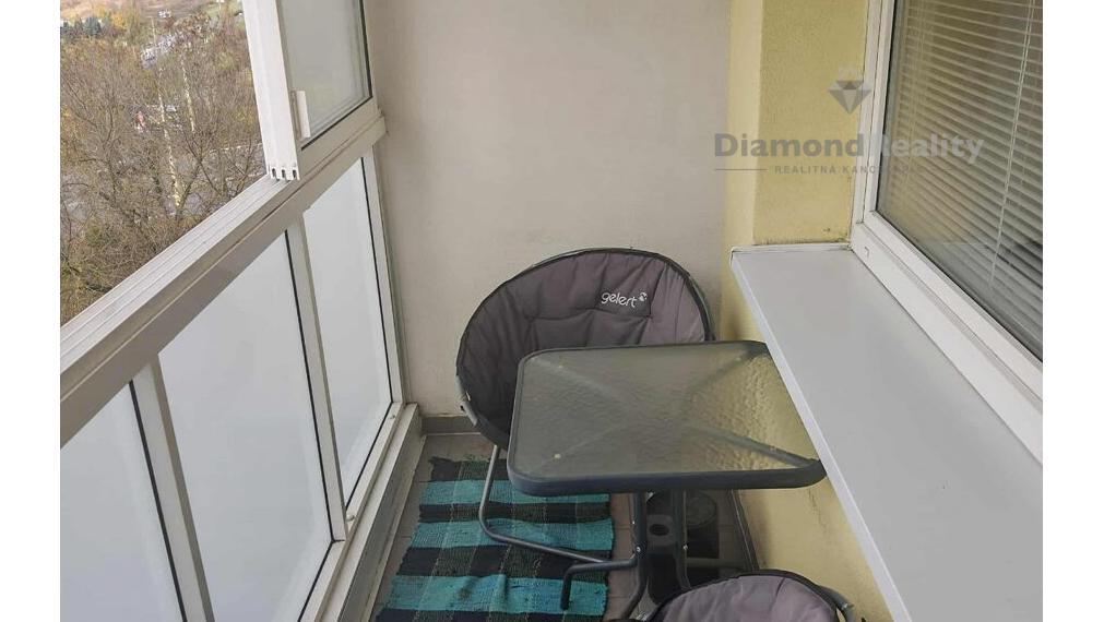 NA PREDAJ VEĽKÝ ZREKONŠTRUOVANÝ 2 IZBOVÝ BYT | 58m2 + LOGGIA