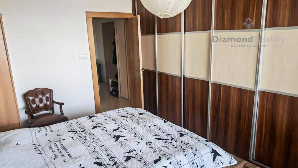 NA PREDAJ VEĽKÝ ZREKONŠTRUOVANÝ 2 IZBOVÝ BYT | 58m2 + LOGGIA