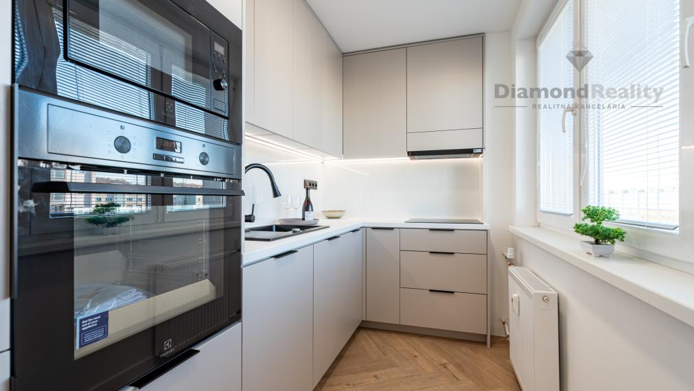 Na predaj pekný 3-izbový byt po rekonštrukcii, ulica Výstaby, Košice - Západ.