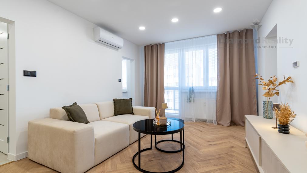 Na predaj pekný 3-izbový byt po rekonštrukcii, ulica Výstaby, Košice - Západ.