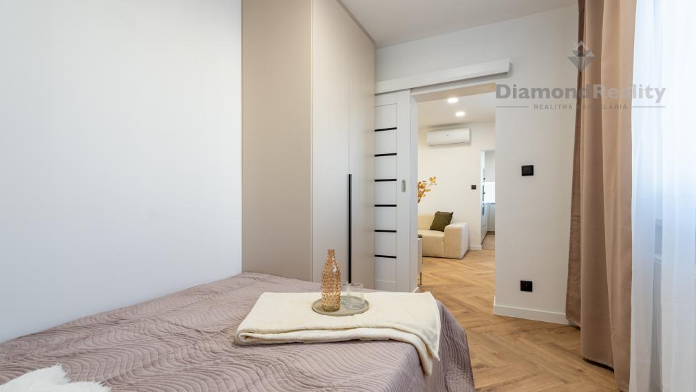 Na predaj pekný 3-izbový byt po rekonštrukcii, ulica Výstaby, Košice - Západ.