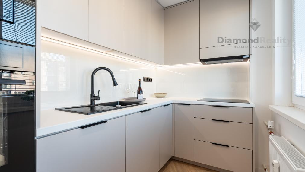 Na predaj pekný 3-izbový byt po rekonštrukcii, ulica Výstaby, Košice - Západ.