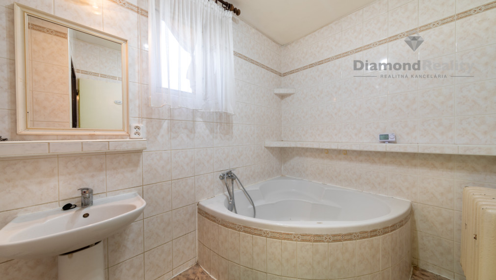 Na predaj dva ihneď obývateľné rodinné domy za cenu jedného v malebnej obci Výčapy-Opatovce