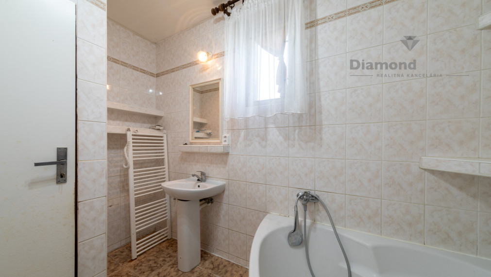 Na predaj dva ihneď obývateľné rodinné domy za cenu jedného v malebnej obci Výčapy-Opatovce