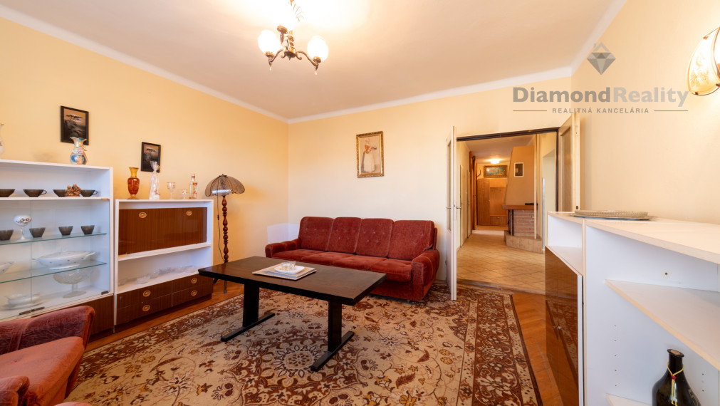 Na predaj dva ihneď obývateľné rodinné domy za cenu jedného v malebnej obci Výčapy-Opatovce