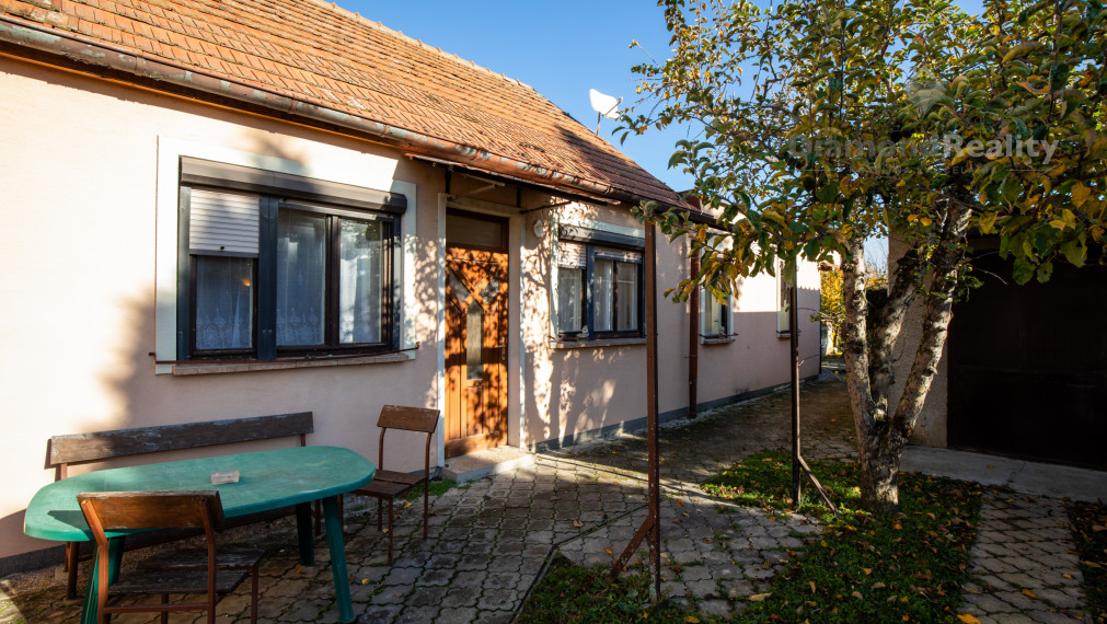 Na predaj dva ihneď obývateľné rodinné domy za cenu jedného v malebnej obci Výčapy-Opatovce