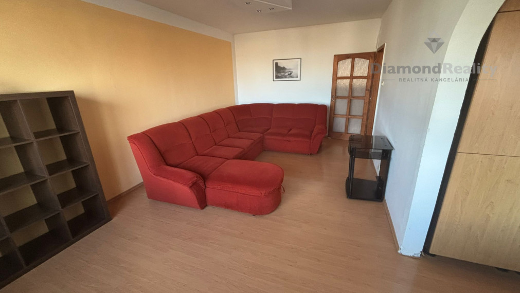 PRENAJATÉ!Na prenájom veľký 2 izbový byt Nitra - Čermáň, skvelá lokalita