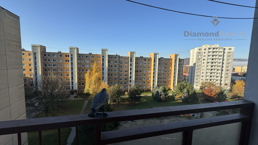 NAJLACNEJŠÍ 3 IZBOVÝ BYT NA SÍDLISKU ŤAHANOVCE | 62m2 + 3m LOGGIA | VARŠAVSKÁ ULICA