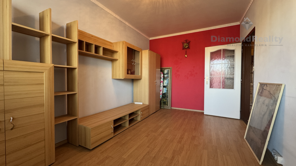 NAJLACNEJŠÍ 3 IZBOVÝ BYT NA SÍDLISKU ŤAHANOVCE | 62m2 + 3m LOGGIA | VARŠAVSKÁ ULICA