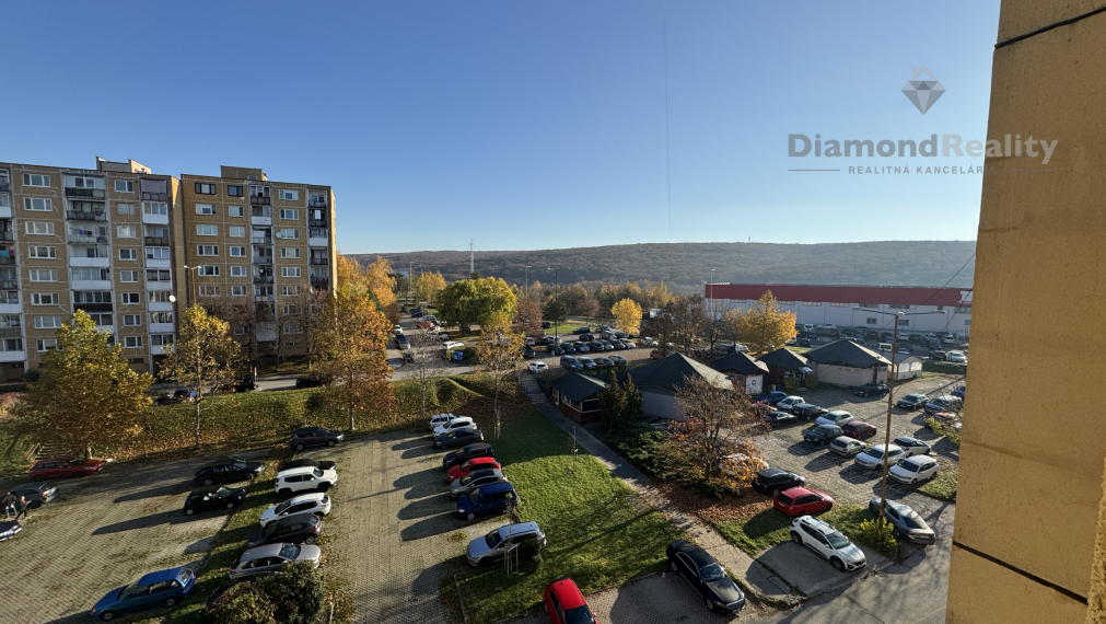 NAJLACNEJŠÍ 3 IZBOVÝ BYT NA SÍDLISKU ŤAHANOVCE | 62m2 + 3m LOGGIA | VARŠAVSKÁ ULICA