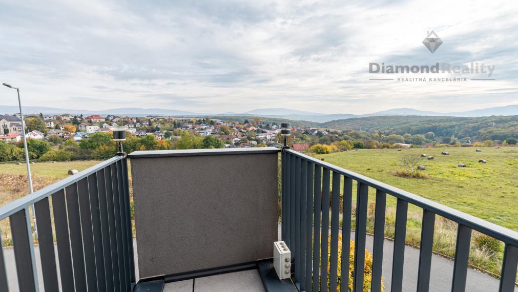 ZNÍŽENÁ CENA - NA PREDAJ MODERNÝ 3-IZBOVÝ BYT S KRÁSNYM VÝHĽADOM