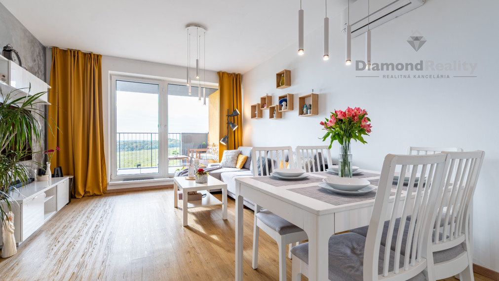 ZNÍŽENÁ CENA - NA PREDAJ MODERNÝ 3-IZBOVÝ BYT S KRÁSNYM VÝHĽADOM