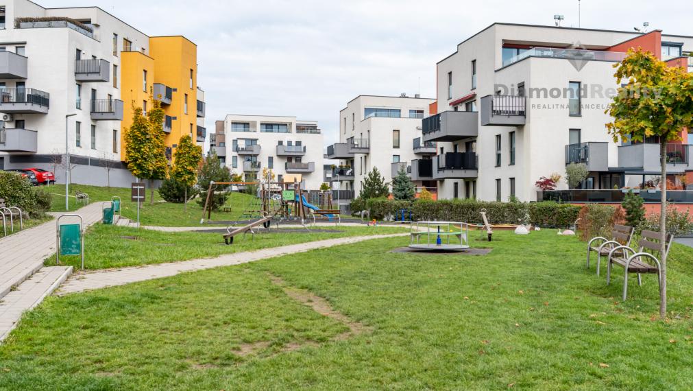 ZNÍŽENÁ CENA - NA PREDAJ MODERNÝ 3-IZBOVÝ BYT S KRÁSNYM VÝHĽADOM