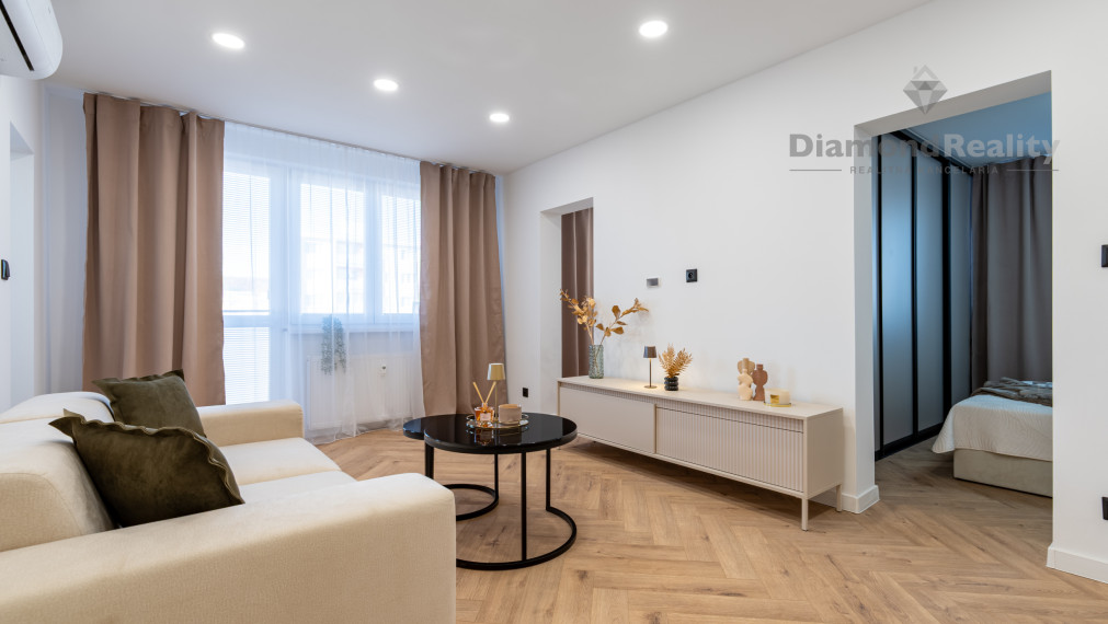 NA PREDAJ ZREKONŠTRUOVANÝ 3-IZBOVÝ BYT NA ULICI VÝSTAVBY, KOŠICE - ZÁPAD.