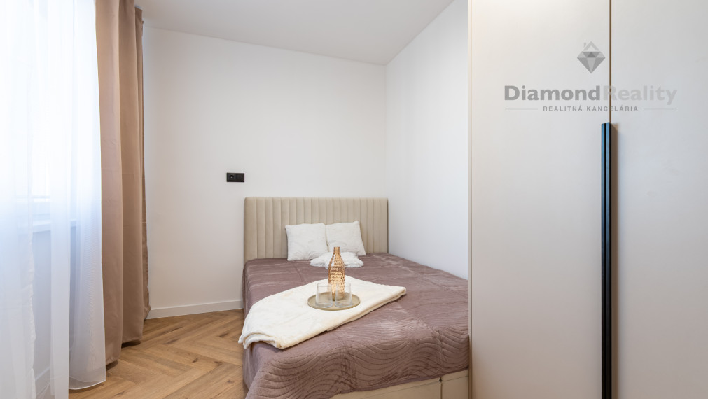 NA PREDAJ ZREKONŠTRUOVANÝ 3-IZBOVÝ BYT NA ULICI VÝSTAVBY, KOŠICE - ZÁPAD.