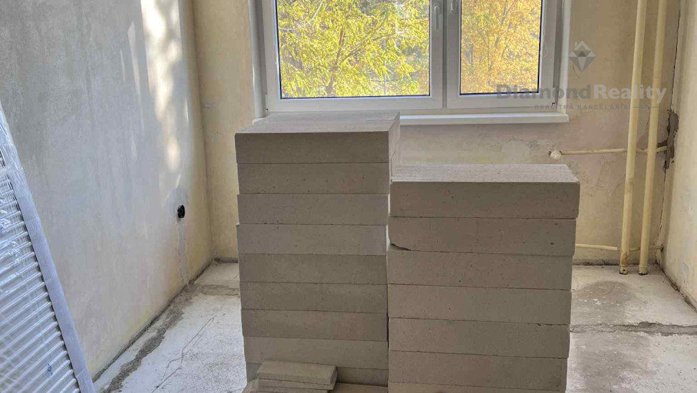 NA PREDAJ 2 IZBOVÝ BYT S KOMOROU NA ULICI DRUŽICOVÁ, KOŠICE - NAD JAZEROM