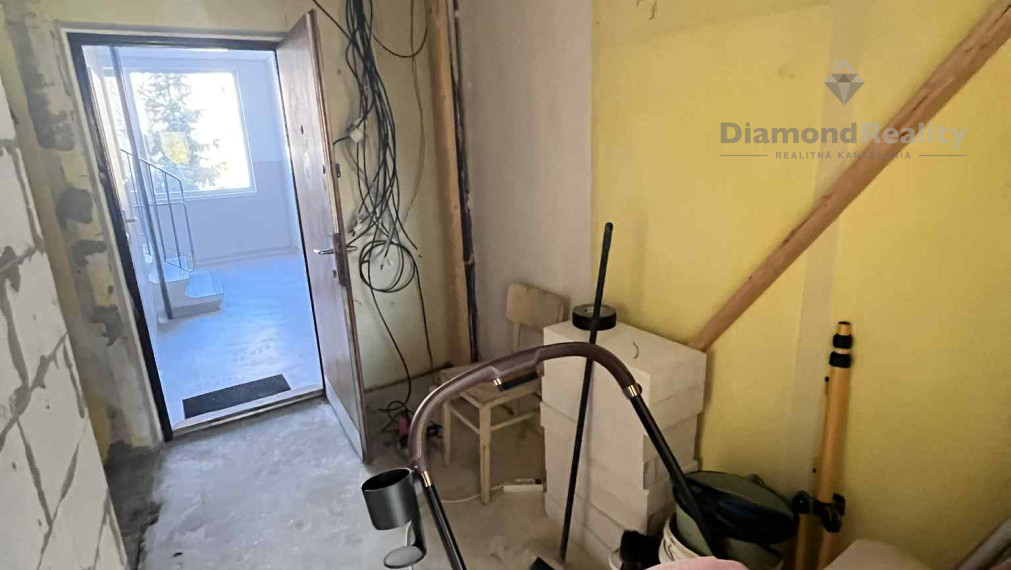 NA PREDAJ 2 IZBOVÝ BYT S KOMOROU NA ULICI DRUŽICOVÁ, KOŠICE - NAD JAZEROM