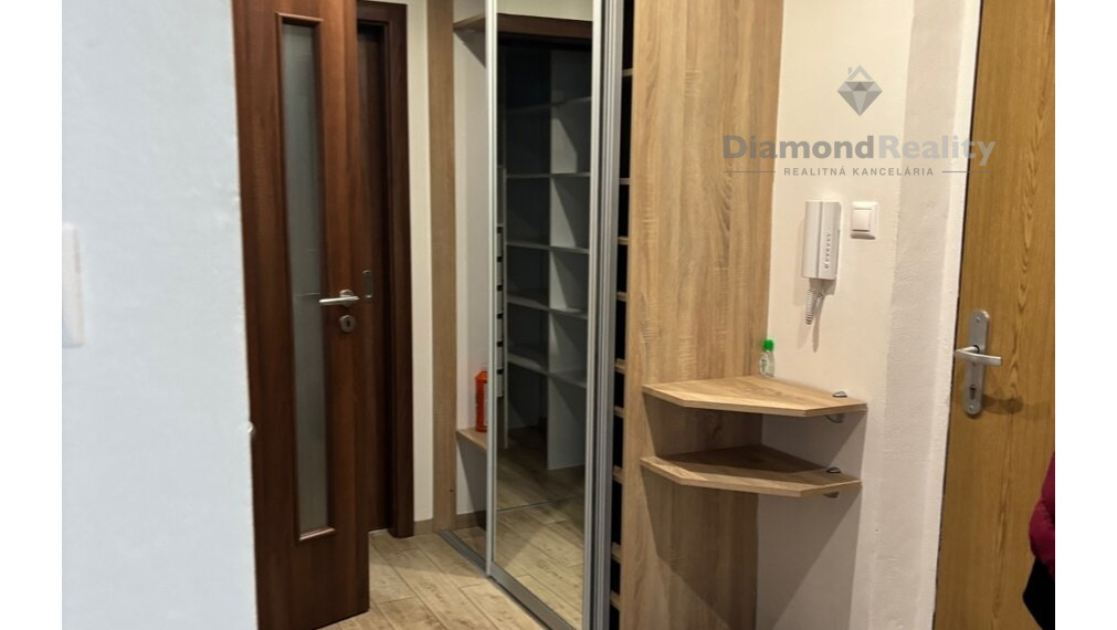 Na predaj 3 izbový byt , Hronská ulica, Košice -Západ