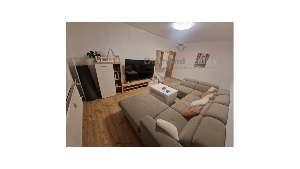 Na predaj: krásny 3-izbový byt po kompletnej rekonštrukcii – 67 m², 3. poschodie, Nitra – Čermáň, Hlboká ulica