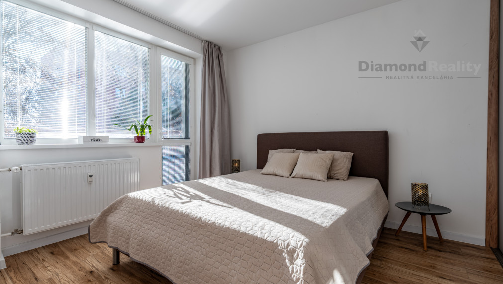 REZERVOVANÝ KOMPLETNE ZREKONŠTRUOVANÝ 2 IZBOVÝ BYT S BALKÓNOM