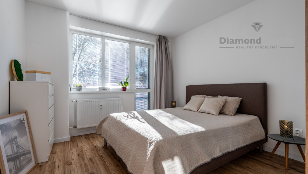 REZERVOVANÝ KOMPLETNE ZREKONŠTRUOVANÝ 2 IZBOVÝ BYT S BALKÓNOM