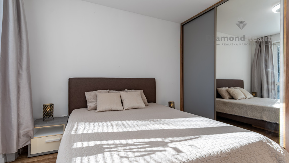 REZERVOVANÝ KOMPLETNE ZREKONŠTRUOVANÝ 2 IZBOVÝ BYT S BALKÓNOM