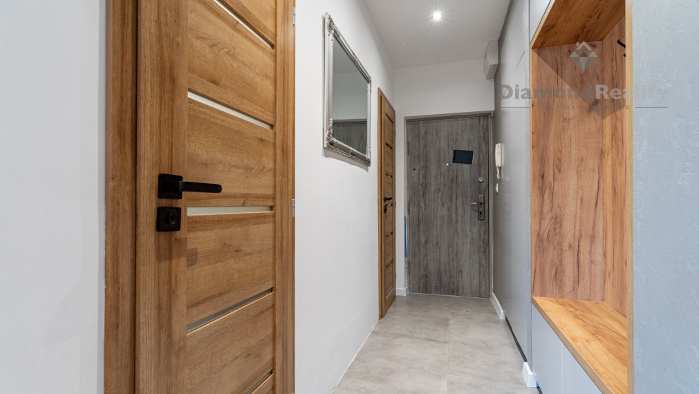 REZERVOVANÝ KOMPLETNE ZREKONŠTRUOVANÝ 2 IZBOVÝ BYT S BALKÓNOM