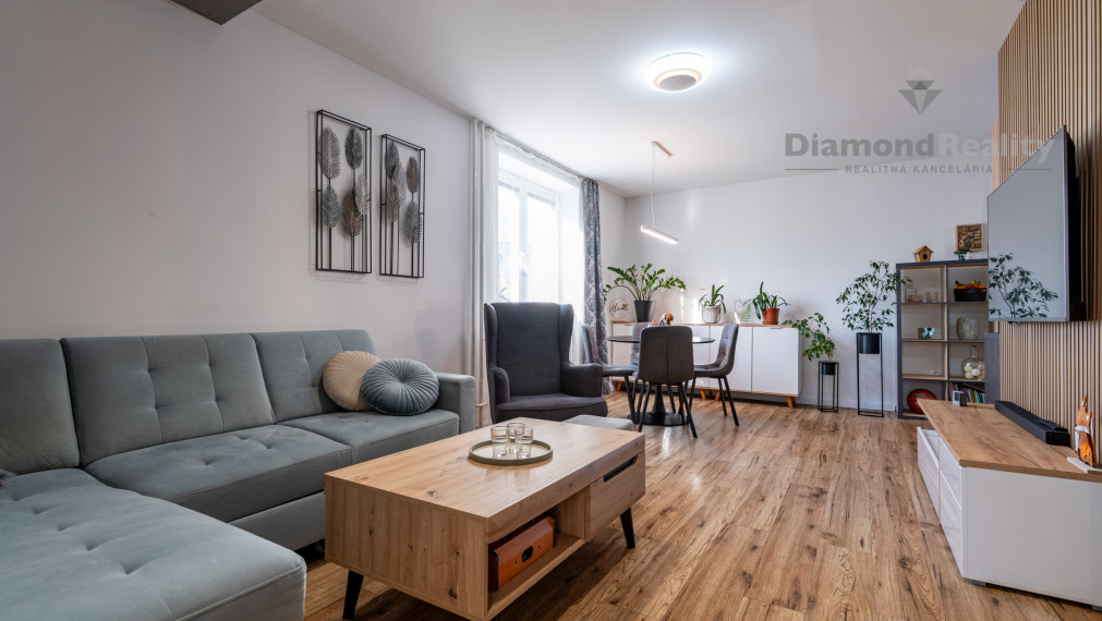 REZERVOVANÝ KOMPLETNE ZREKONŠTRUOVANÝ 2 IZBOVÝ BYT S BALKÓNOM