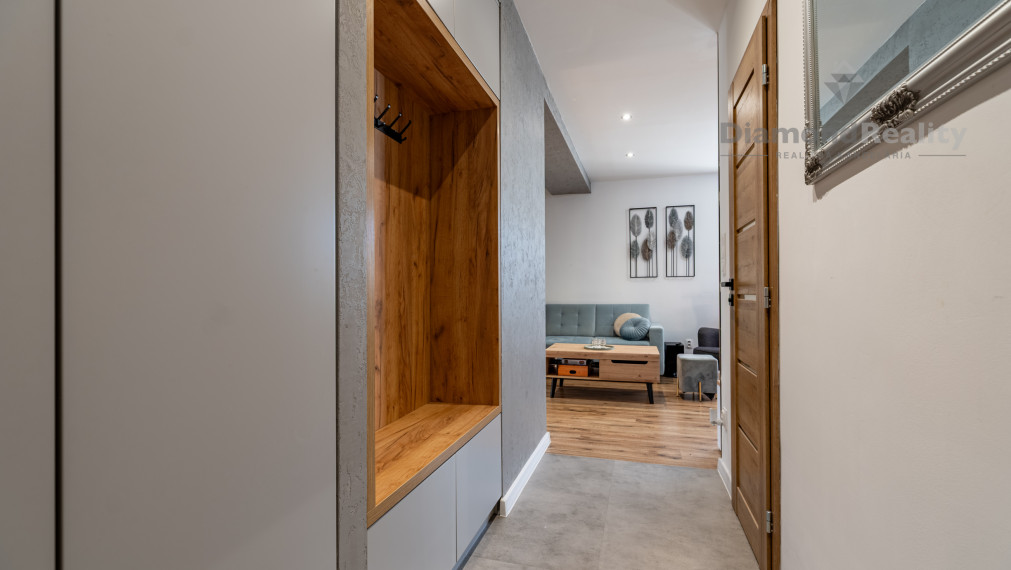 REZERVOVANÝ KOMPLETNE ZREKONŠTRUOVANÝ 2 IZBOVÝ BYT S BALKÓNOM