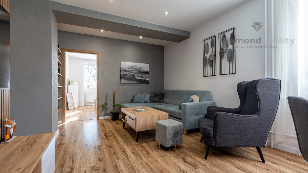 REZERVOVANÝ KOMPLETNE ZREKONŠTRUOVANÝ 2 IZBOVÝ BYT S BALKÓNOM