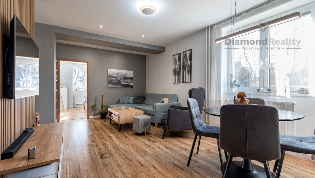 REZERVOVANÝ KOMPLETNE ZREKONŠTRUOVANÝ 2 IZBOVÝ BYT S BALKÓNOM