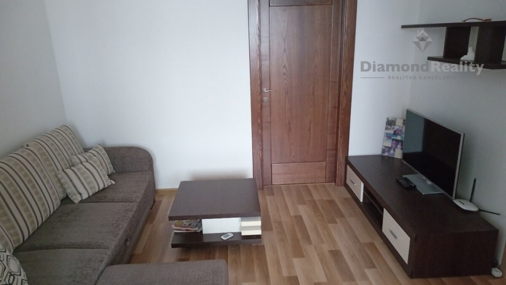 Na prenájom zariadený 2 izbový byt balkón Beňovského, Vrbové.