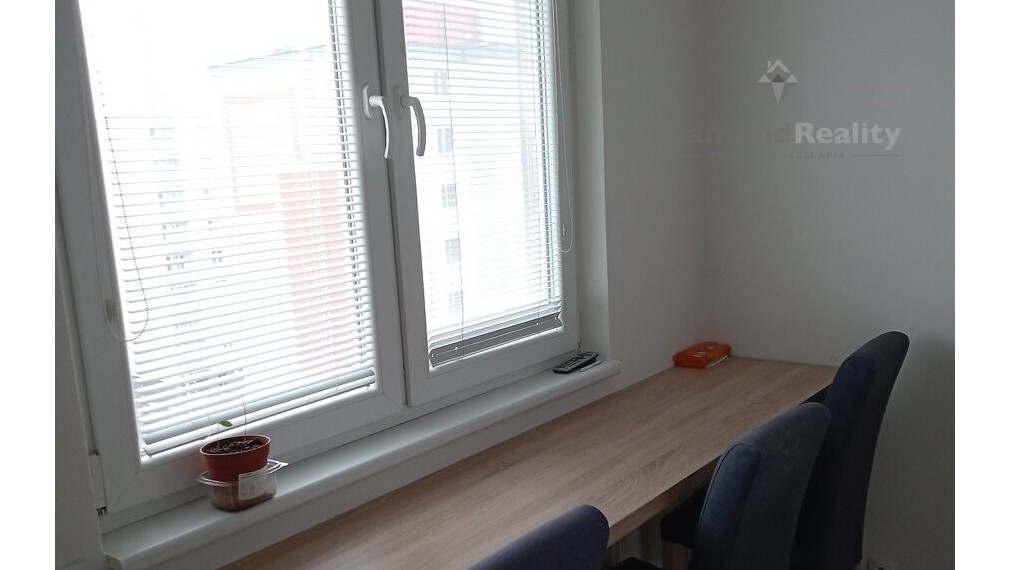 Na prenájom zariadený 2 izbový byt balkón Beňovského, Vrbové.