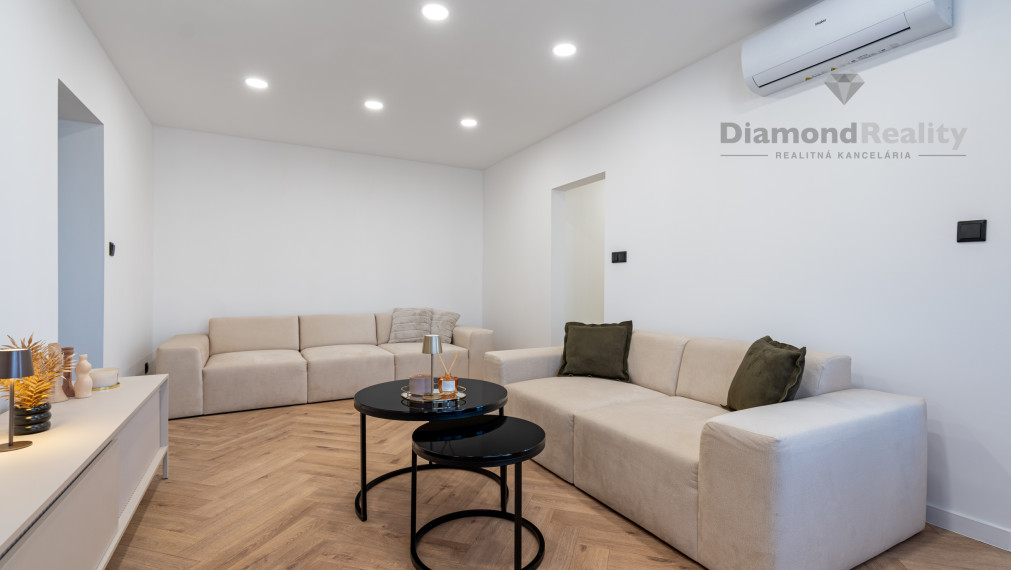 NA PREDAJ ZREKONŠTRUOVANÝ 4-IZBOVÝ BYT NA ULICI VÝSTAVBY, KOŠICE - ZÁPAD.