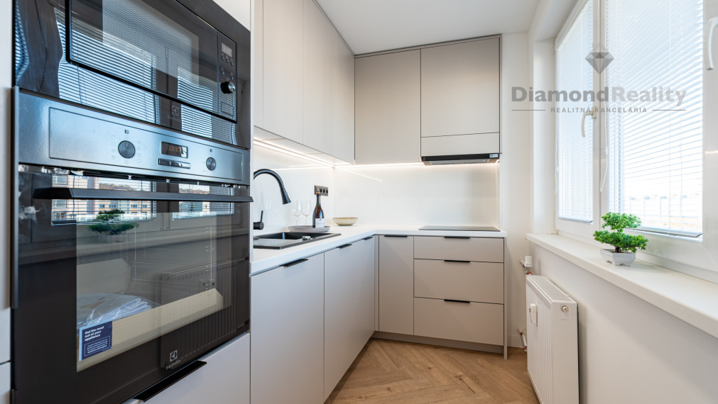 NA PREDAJ ZREKONŠTRUOVANÝ 4-IZBOVÝ BYT NA ULICI VÝSTAVBY, KOŠICE - ZÁPAD.